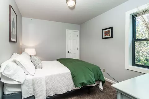 Bedroom - 62625 Erickson Rd, Bend, OR 97701 photo 5 of 8