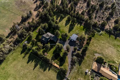 View/Area - 62625 Erickson Rd, Bend, OR 97701 photo 4 of 7