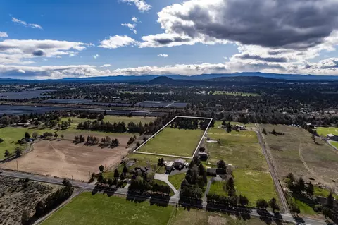 View/Area - 62625 Erickson Rd, Bend, OR 97701 photo 3 of 7