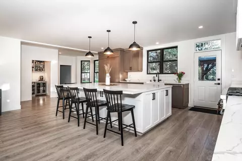 Kitchen - 62625 Erickson Rd, Bend, OR 97701 photo 6 of 10