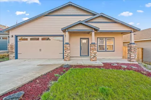 147 NW 31st St, Redmond, OR 97756