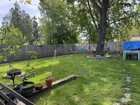 449 W Pine St, Central Point, OR 97502 photo 5