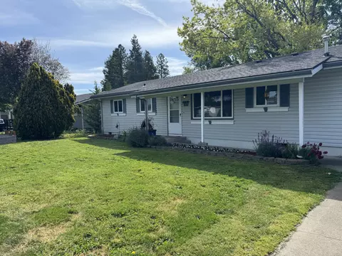449 W Pine St, Central Point, OR 97502 photo 3