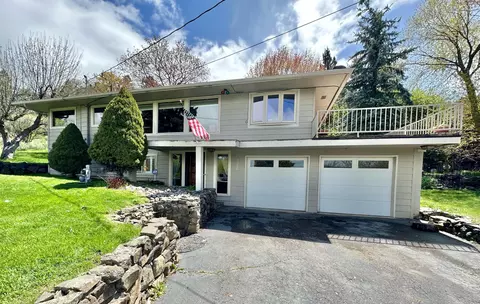 837 Lakeshore Dr, Klamath Falls, OR 97601