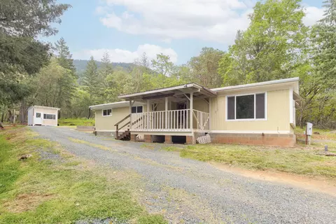 1111 Summit Loop, Grants Pass, OR 97527 photo 2