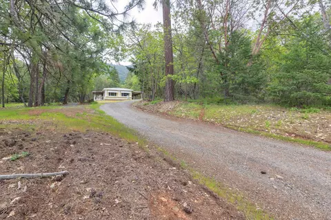 1111 Summit Loop, Grants Pass, OR 97527 photo 5