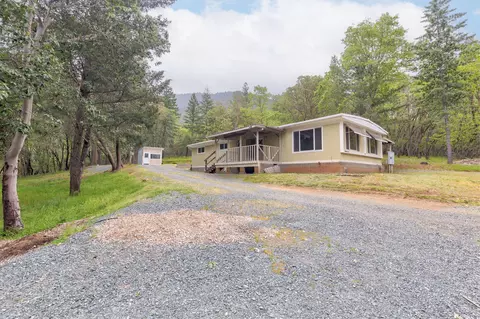 1111 Summit Loop, Grants Pass, OR 97527 photo 3