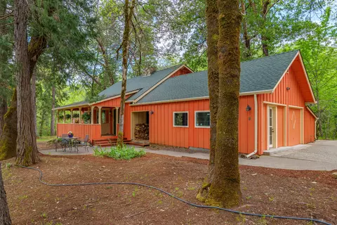 6907 Bear Branch Rd, Rogue River, OR 97537