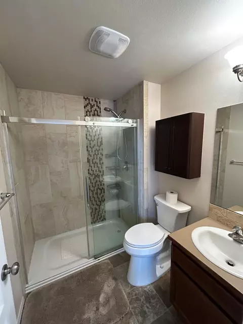 Bath - 63773 Hunters Cir, Bend, OR 97701 photo 1 of 1