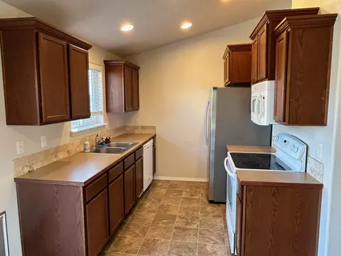 Kitchen - 63773 Hunters Cir, Bend, OR 97701 photo 1 of 2