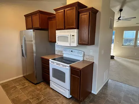 Kitchen - 63773 Hunters Cir, Bend, OR 97701 photo 2 of 2