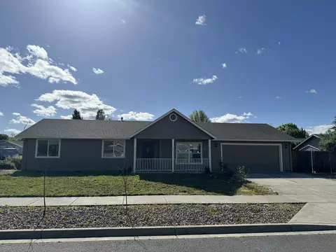 1352 Clearwater Dr, Medford, OR 97501