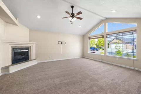 1336 Hawk Dr, Central Point, OR 97502 photo 5