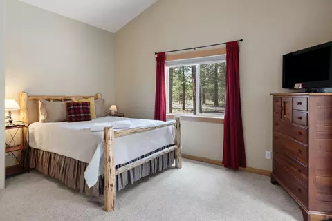 57377 Lost Ln, Sunriver, OR 97707 photo 10