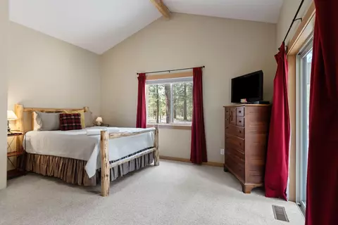 57377 Lost Ln, Sunriver, OR 97707 photo 9