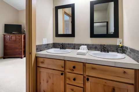 57377 Lost Ln, Sunriver, OR 97707 photo 11