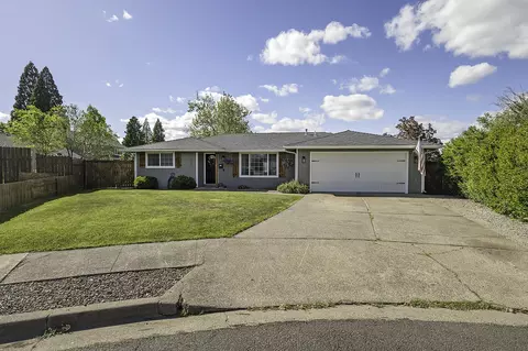 1011 Hermosa Dr, Central Point, OR 97502