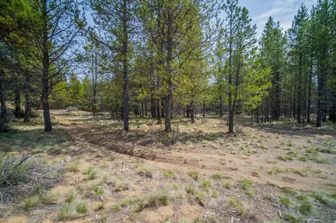 54970 Roundtree Ln, Bend, OR 97707 photo 4