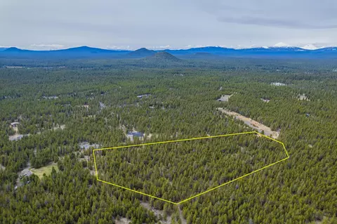 54970 Roundtree Ln, Bend, OR 97707