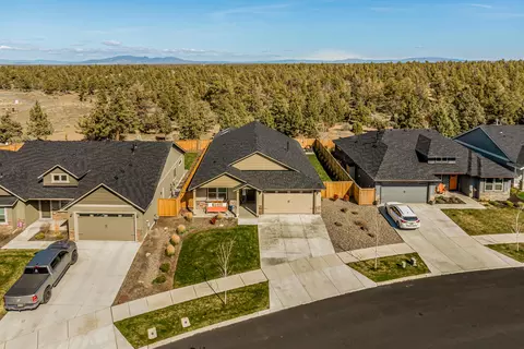 View/Area - 63832 Wellington St, Bend, OR 97701 photo 2 of 13