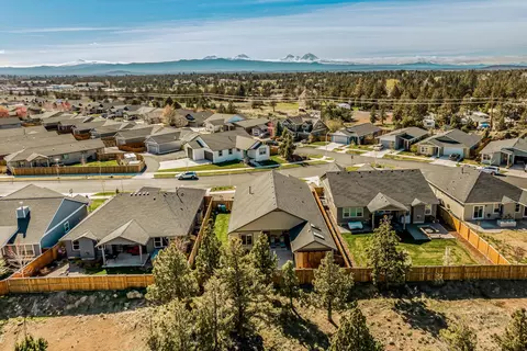 View/Area - 63832 Wellington St, Bend, OR 97701 photo 9 of 13
