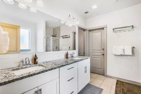 Bath - 63832 Wellington St, Bend, OR 97701 photo 2 of 3