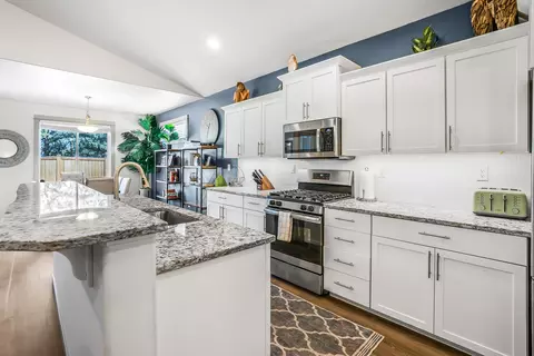 Kitchen - 63832 Wellington St, Bend, OR 97701 photo 2 of 3