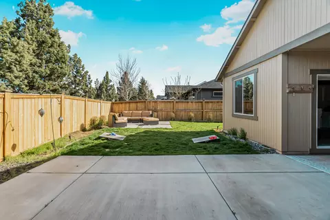 Exterior - 63832 Wellington St, Bend, OR 97701 photo 6 of 11