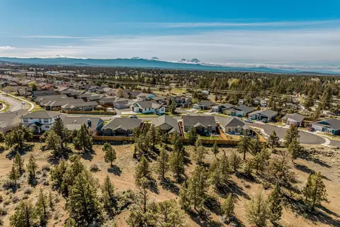 View/Area - 63832 Wellington St, Bend, OR 97701 photo 7 of 13