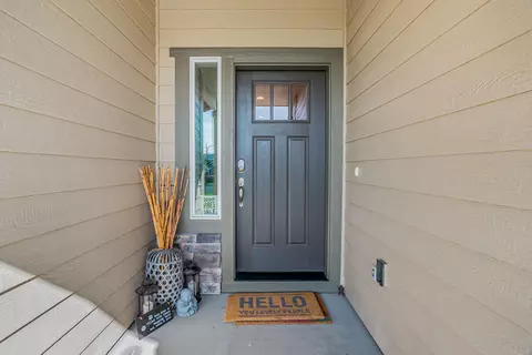 Entry Way - 63832 Wellington St, Bend, OR 97701 photo 1 of 6