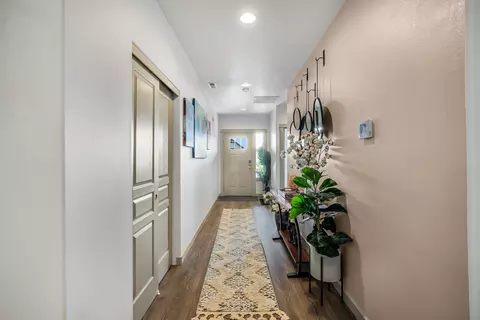 Entry Way - 63832 Wellington St, Bend, OR 97701 photo 4 of 6