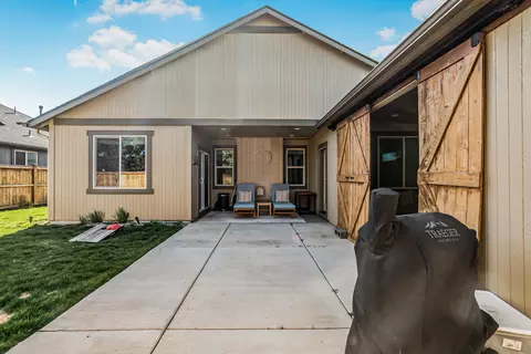 Exterior - 63832 Wellington St, Bend, OR 97701 photo 5 of 11