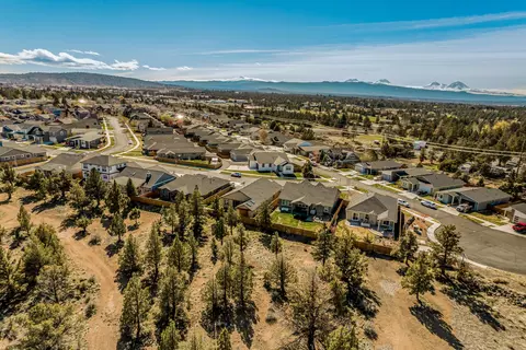 View/Area - 63832 Wellington St, Bend, OR 97701 photo 8 of 13