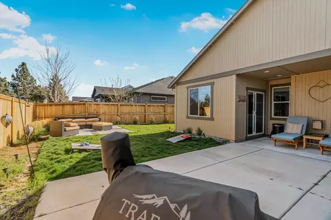 Exterior - 63832 Wellington St, Bend, OR 97701 photo 4 of 11