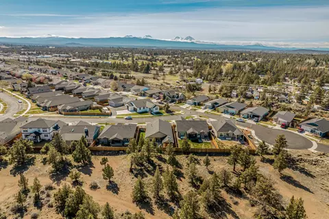 View/Area - 63832 Wellington St, Bend, OR 97701 photo 6 of 13
