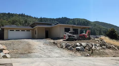 133 NE Vertical Dr #18, Grants Pass, OR 97526