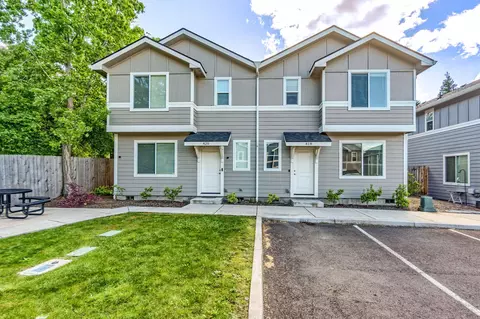 418 Oak St, Phoenix, OR 97535