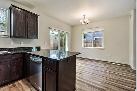 418 Oak St, Phoenix, OR 97535 photo 5