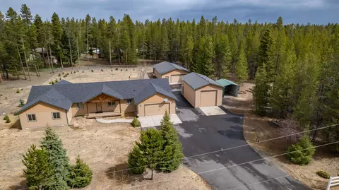 16146 Aqua Rd, La Pine, OR 97739 photo 2