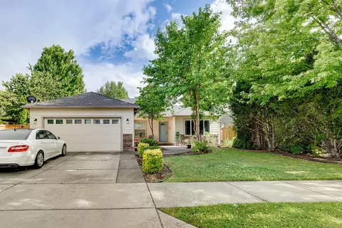 3264 Ford Dr, Medford, OR 97504