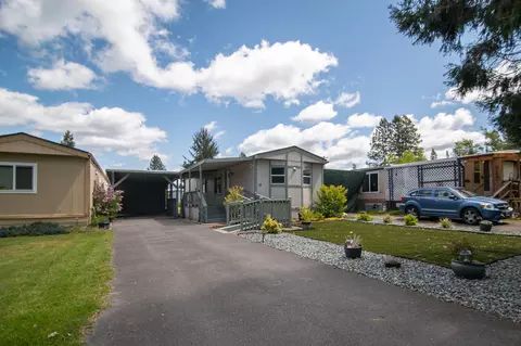 1950 Demaray Dr #13, Grants Pass, OR 97527