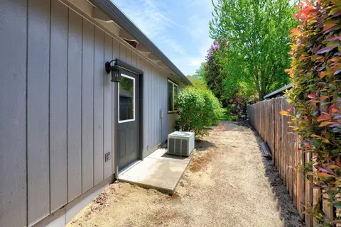 192 Meadow View Dr, Phoenix, OR 97535 photo 4