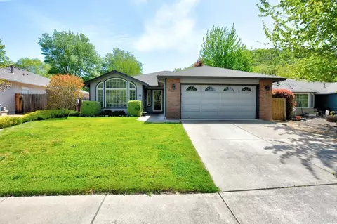 192 Meadow View Dr, Phoenix, OR 97535