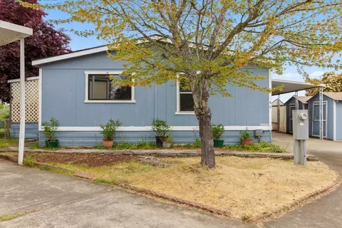 6850 Downing Rd #66, Central Point, OR 97502