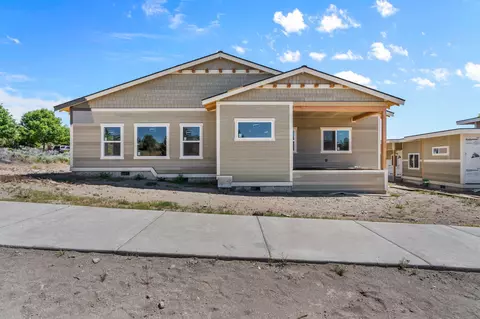 1055 SE Fescue Ln, Madras, OR 97741
