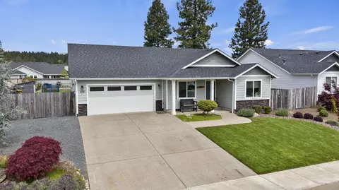210 Retirement Ln, Cave Junction, OR 97523