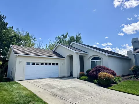 735 Cherrywood Dr, Medford, OR 97504