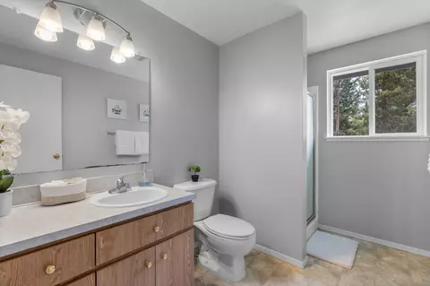 Bath - 56065 Stellar Dr, Bend, OR 97707 photo 1 of 2