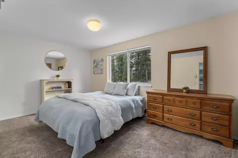 Bedroom - 56065 Stellar Dr, Bend, OR 97707 photo 2 of 4