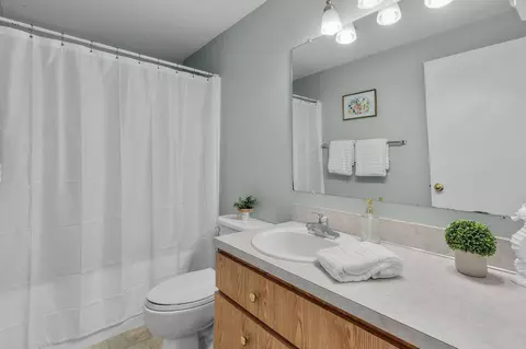 Bath - 56065 Stellar Dr, Bend, OR 97707 photo 2 of 2